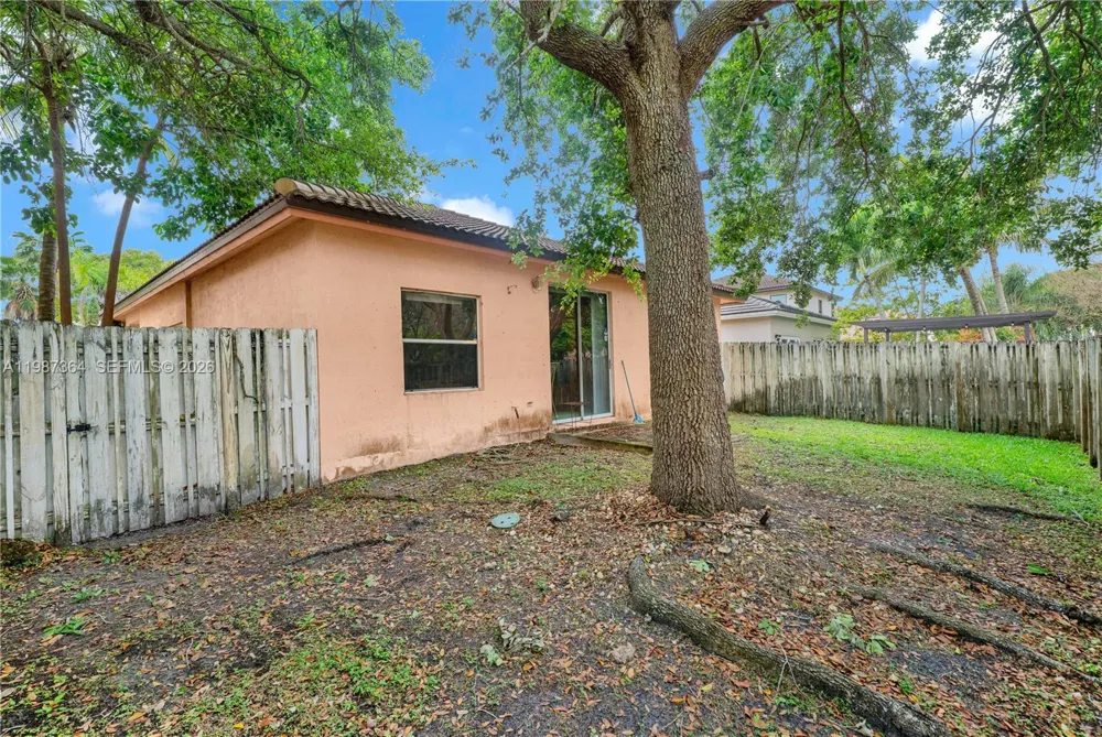 19269 NW 14th St Pembroke Pines, FL 33029