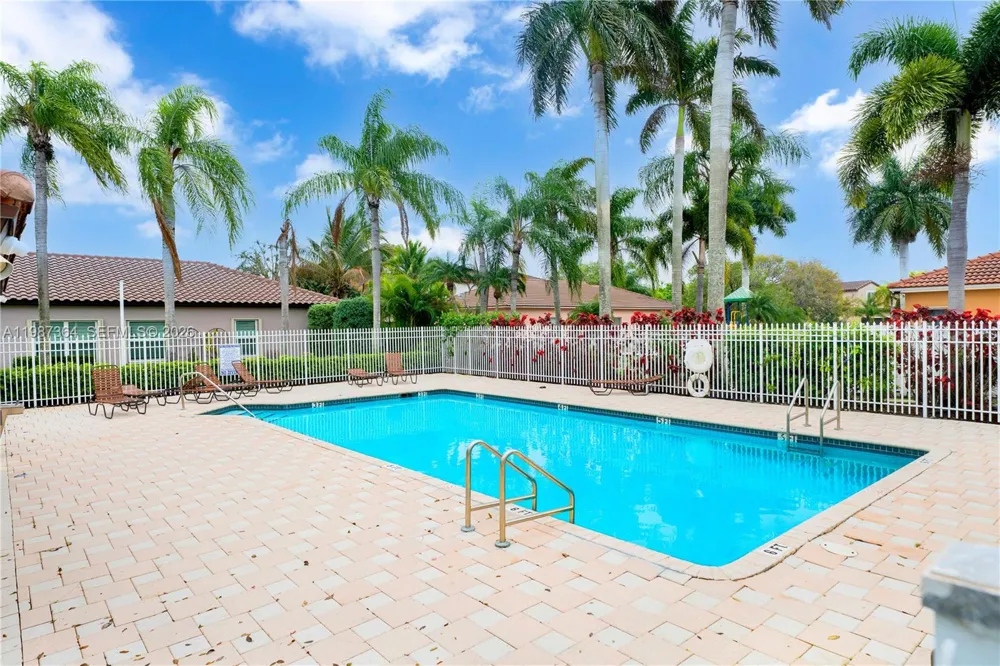 19269 NW 14th St Pembroke Pines, FL 33029