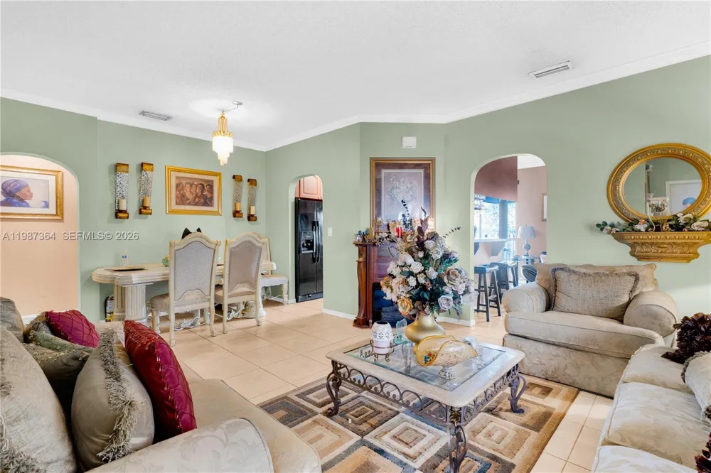 19269 NW 14th St Pembroke Pines, FL 33029