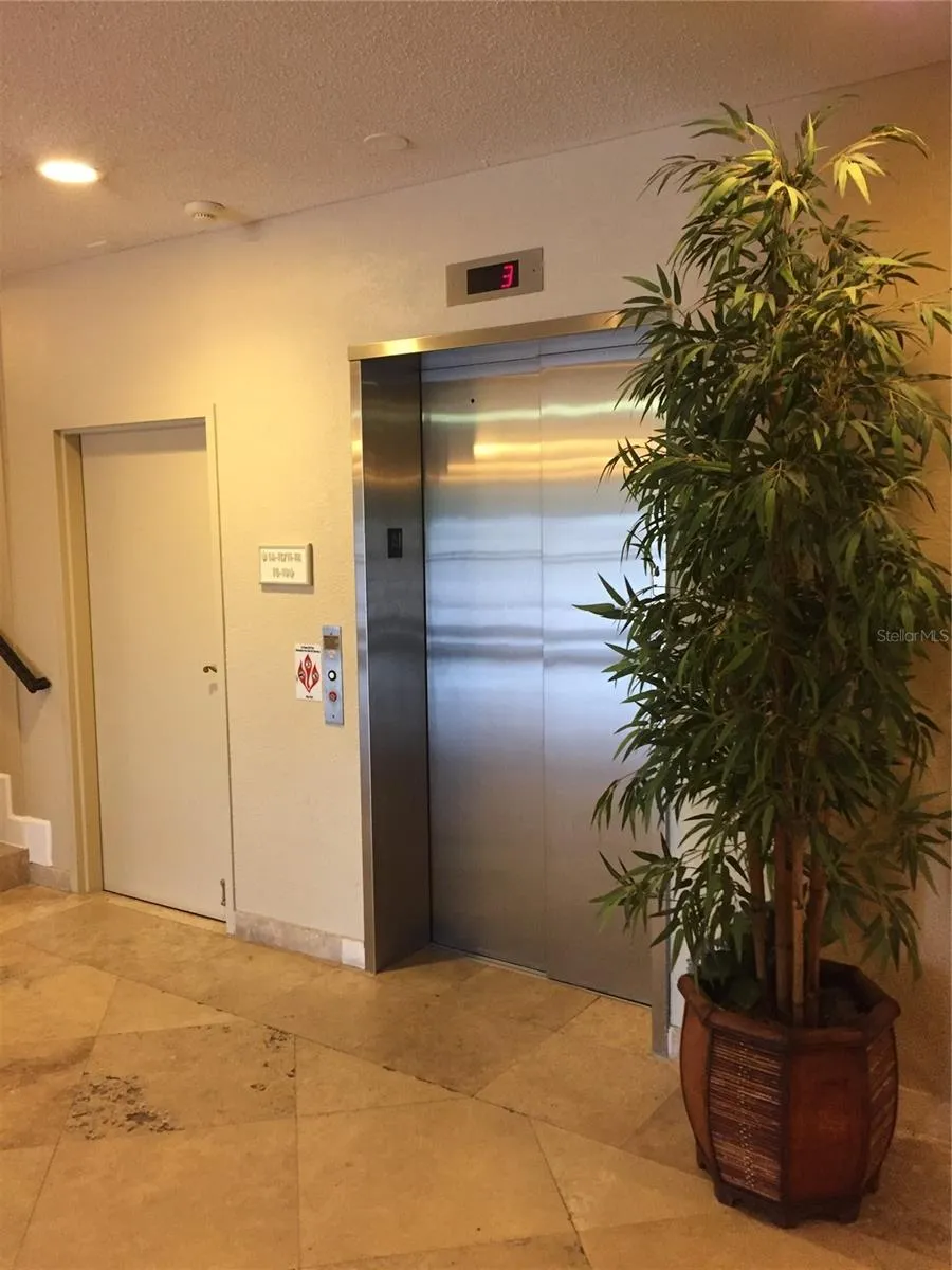 2700 COCONUT BAY LANE #2C Sarasota, FL 34237