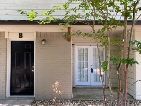 1401 Airline B Drive #B