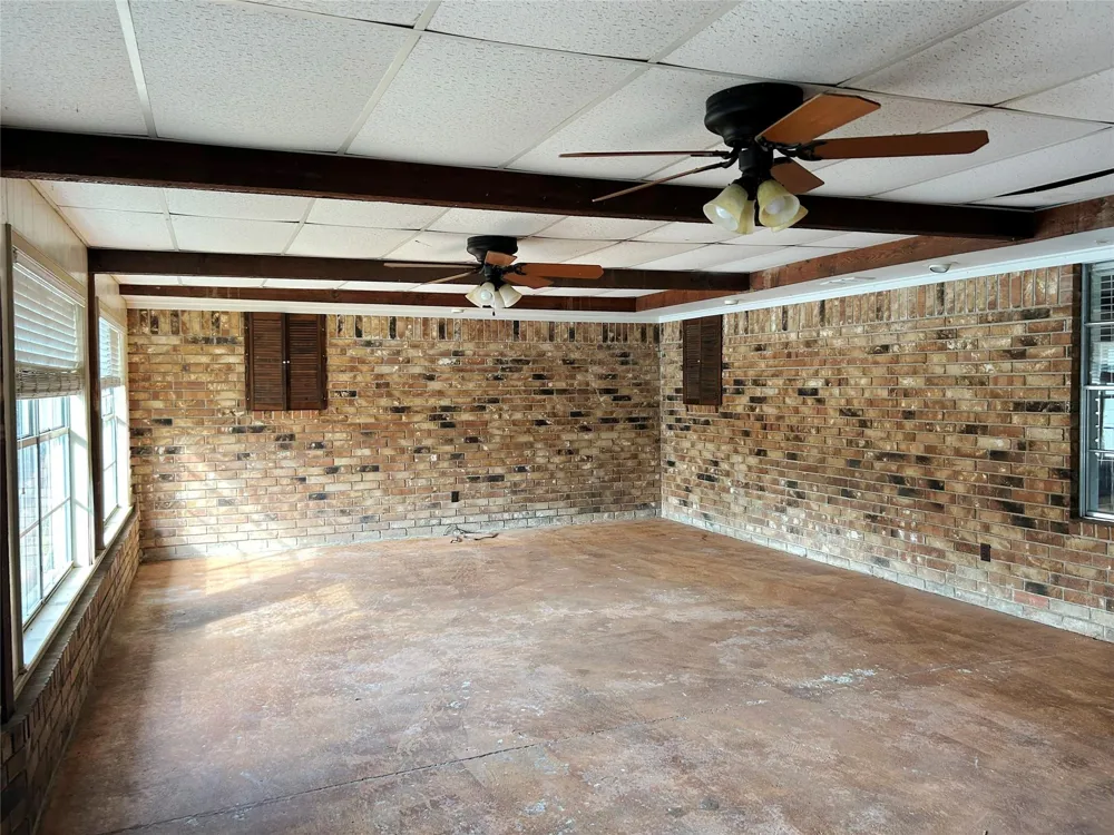 5822 4th Street Danbury, TX 77534