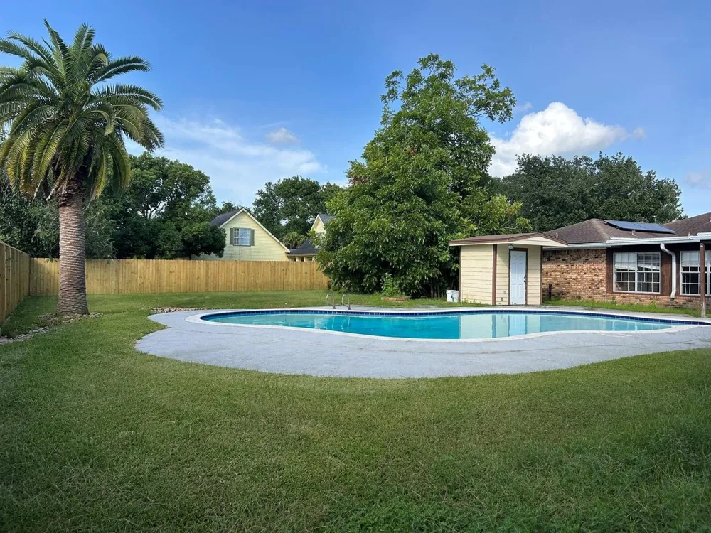 5822 4th Street Danbury, TX 77534