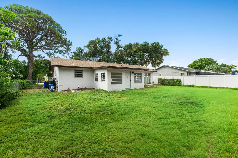 6185 SE AUDUBON LANE Hobe Sound, FL 33455