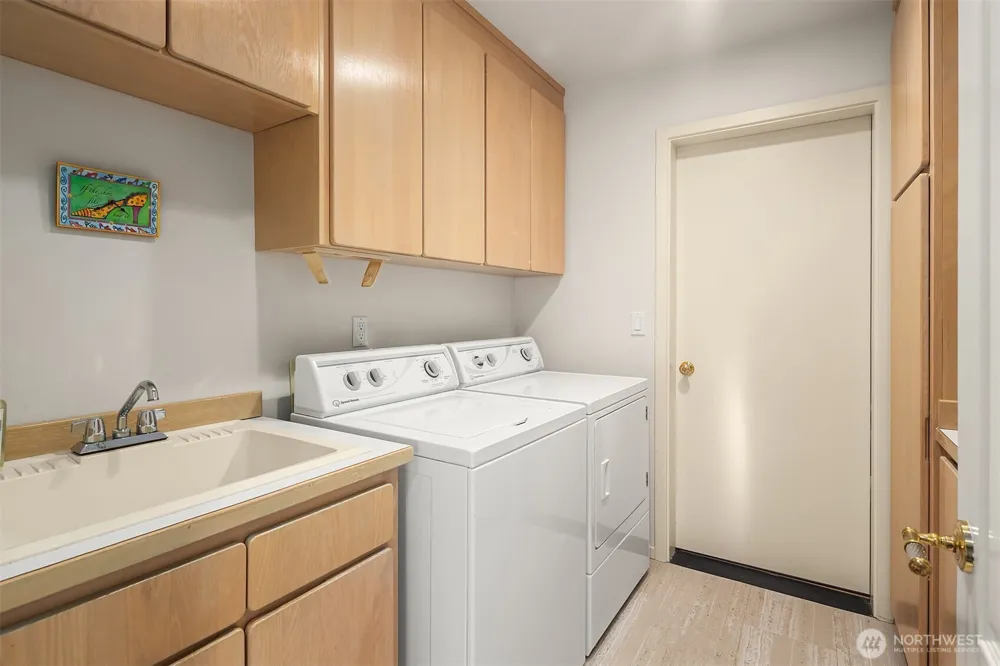 912 Cedar Street Edmonds, WA 98020