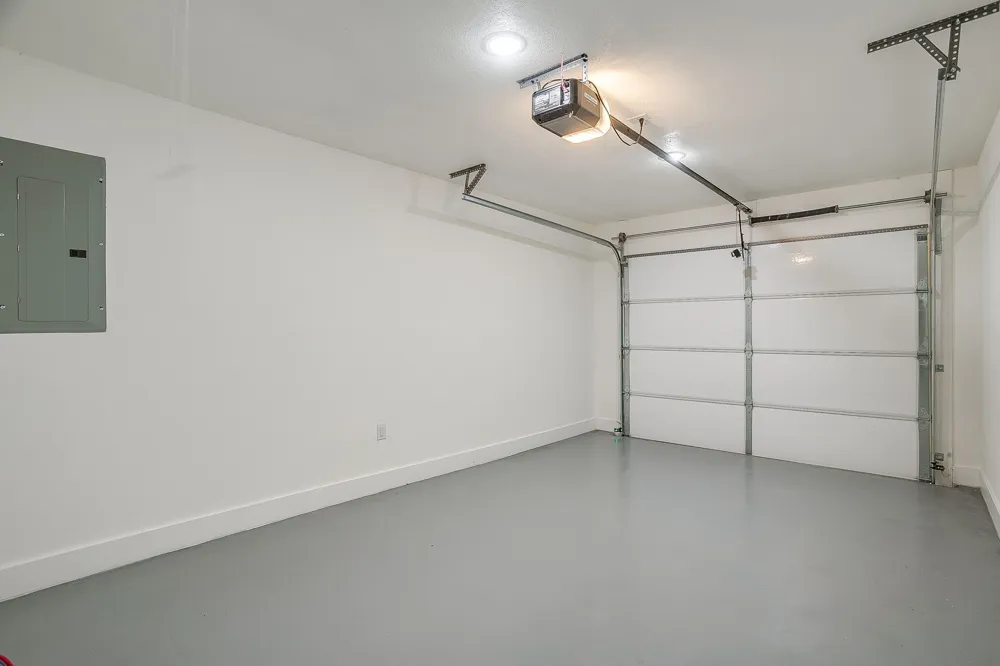 203 E South Itasca, TX 76055