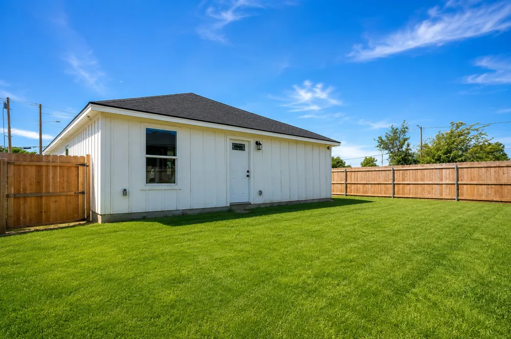 203 E South Itasca, TX 76055