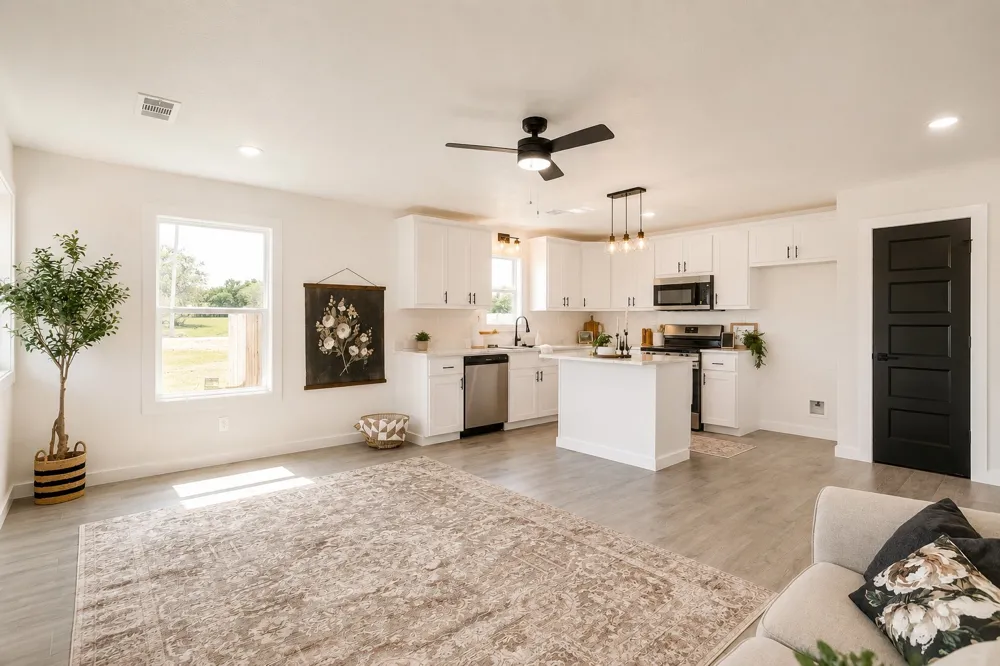 203 E South Itasca, TX 76055