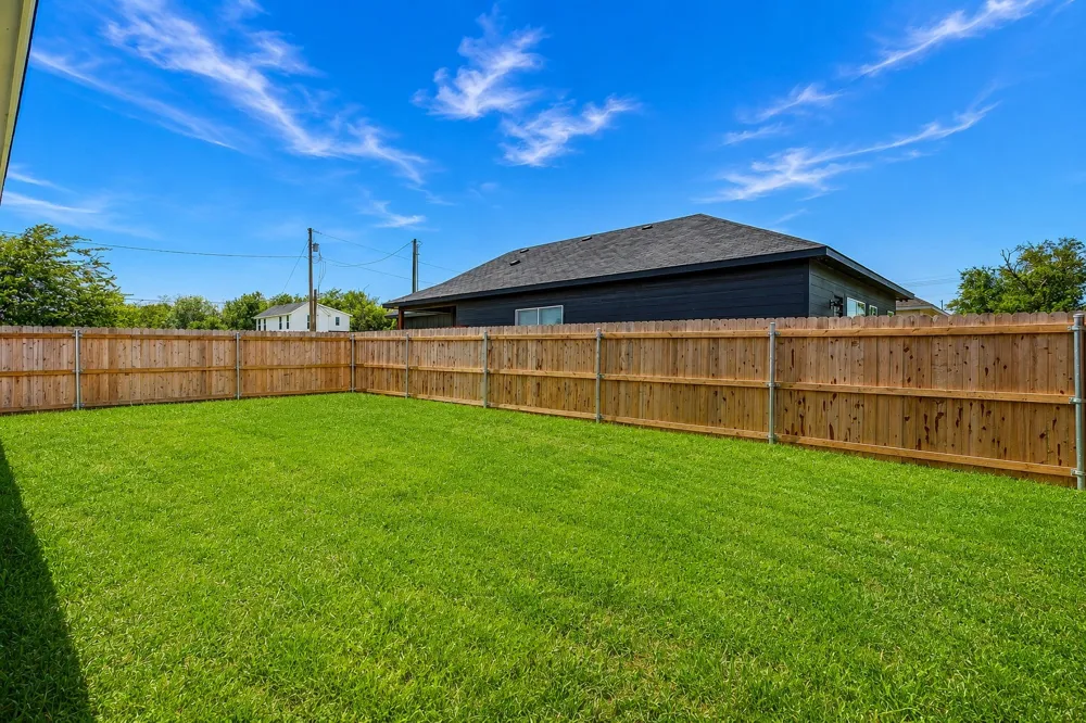 203 E South Itasca, TX 76055
