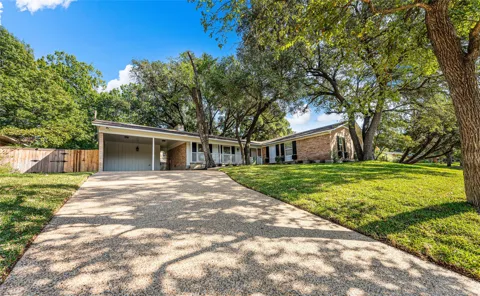 2901 Woodland Drive