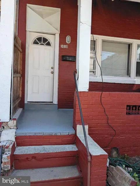 3030 CLIFFORD STREET