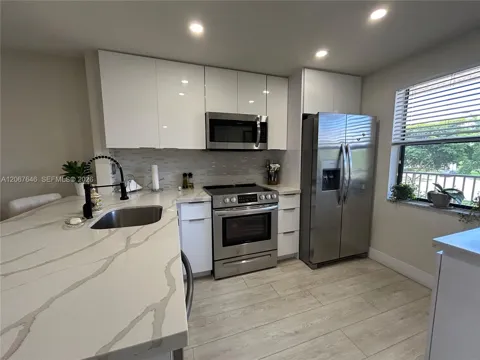10130 Sunrise Lakes Blvd #207