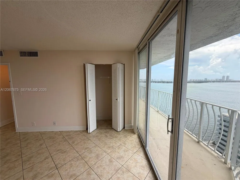 7601 E Treasure Dr #2007 North Bay Village, FL 33141