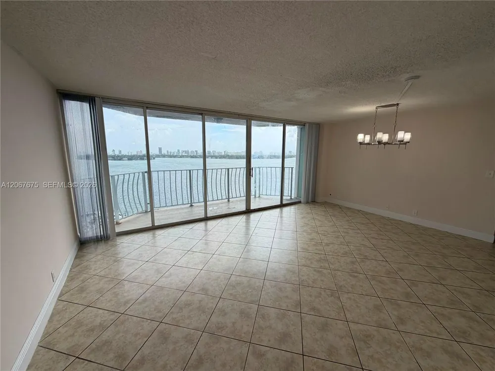 7601 E Treasure Dr #2007 North Bay Village, FL 33141