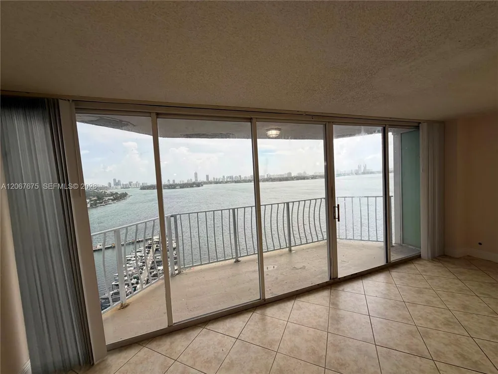 7601 E Treasure Dr #2007 North Bay Village, FL 33141