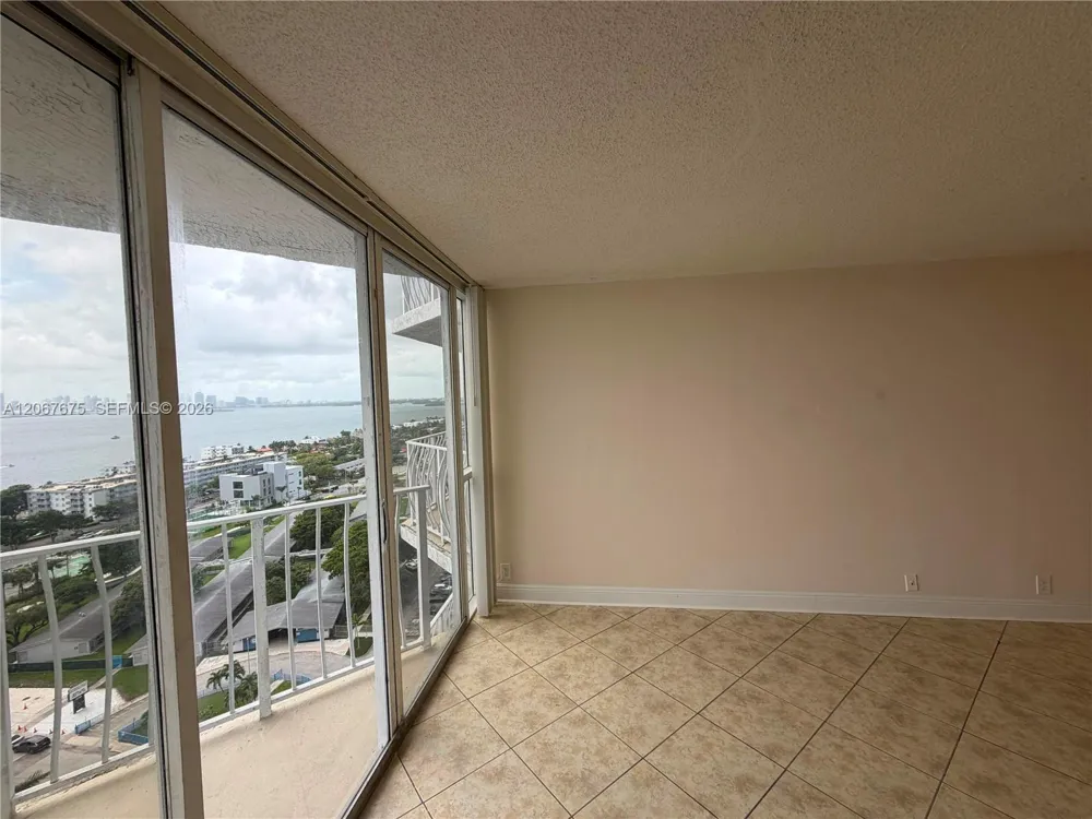 7601 E Treasure Dr #2007 North Bay Village, FL 33141