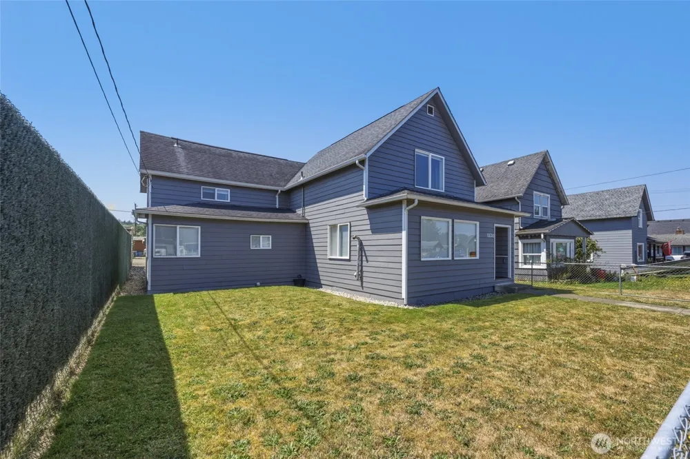 1120 3rd Street Cosmopolis, WA 98537