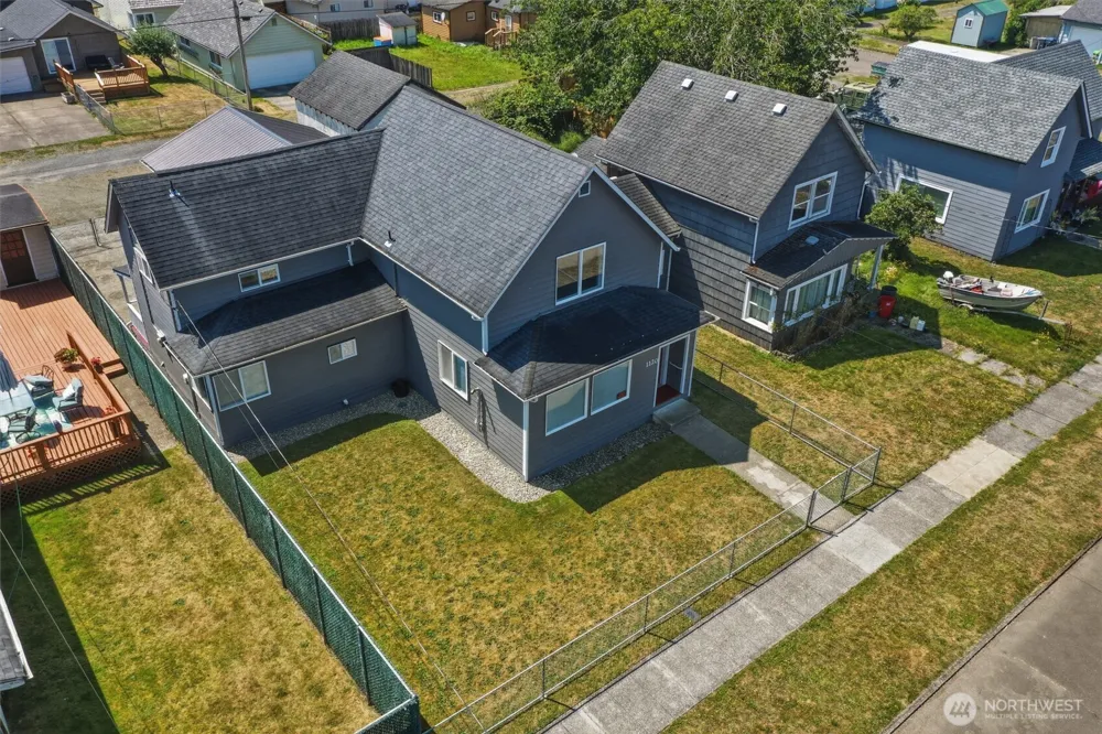 1120 3rd Street Cosmopolis, WA 98537