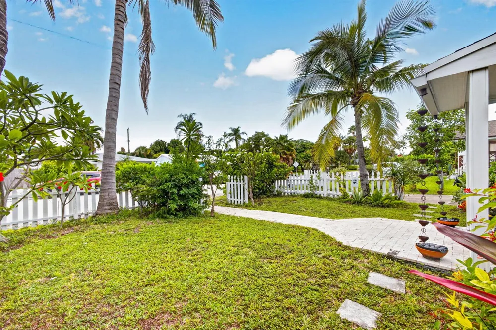 216 E 24th Street Riviera Beach, FL 33404