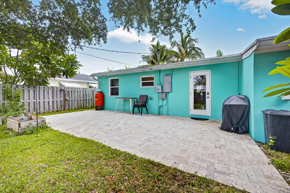 216 E 24th Street Riviera Beach, FL 33404