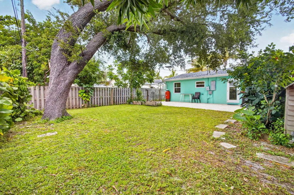 216 E 24th Street Riviera Beach, FL 33404