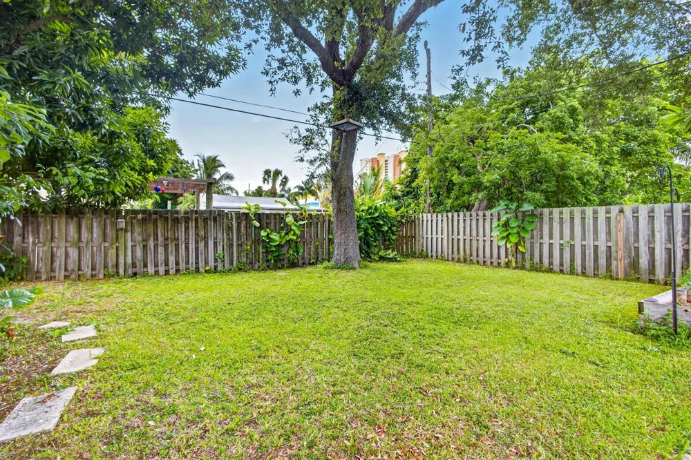 216 E 24th Street Riviera Beach, FL 33404
