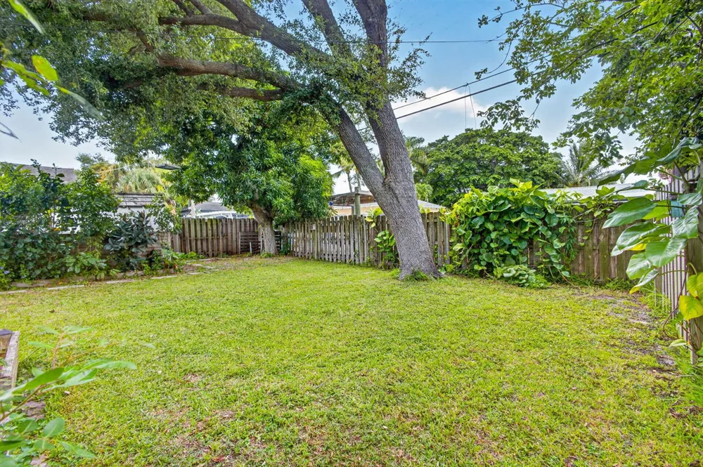 216 E 24th Street Riviera Beach, FL 33404
