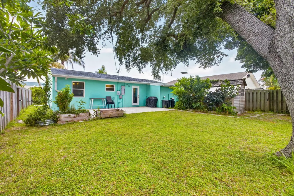 216 E 24th Street Riviera Beach, FL 33404