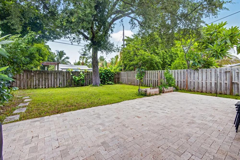216 E 24th Street Riviera Beach, FL 33404