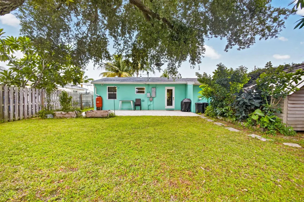 216 E 24th Street Riviera Beach, FL 33404