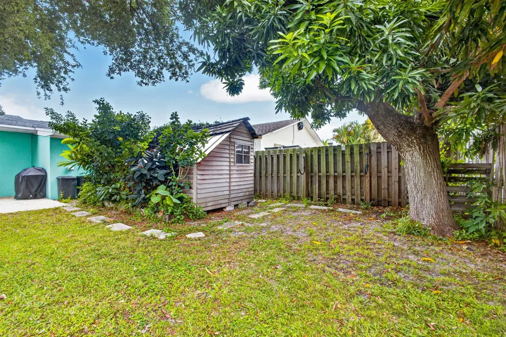216 E 24th Street Riviera Beach, FL 33404