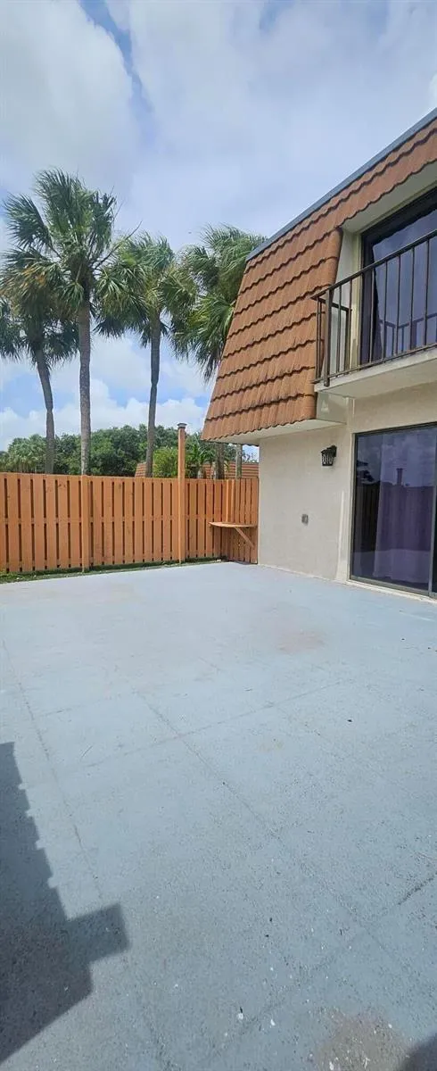 141 Heritage Way SE West Palm Beach, FL 33407