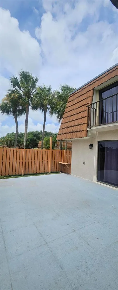 141 Heritage Way SE West Palm Beach, FL 33407