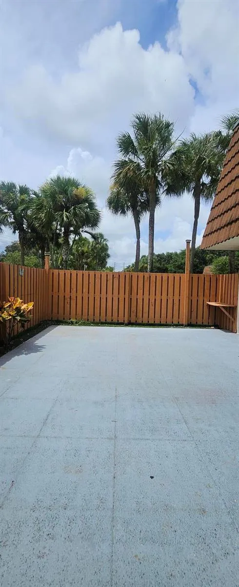 141 Heritage Way SE West Palm Beach, FL 33407