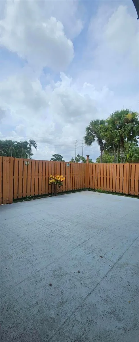 141 Heritage Way SE West Palm Beach, FL 33407