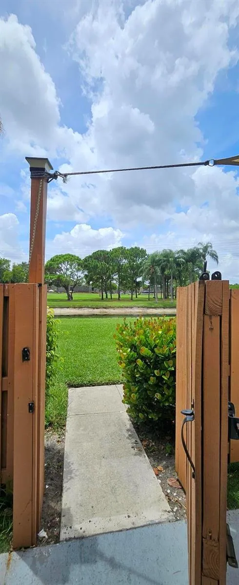 141 Heritage Way SE West Palm Beach, FL 33407