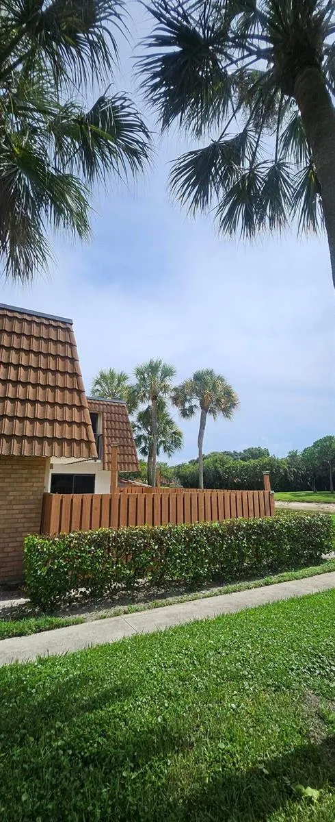 141 Heritage Way SE West Palm Beach, FL 33407