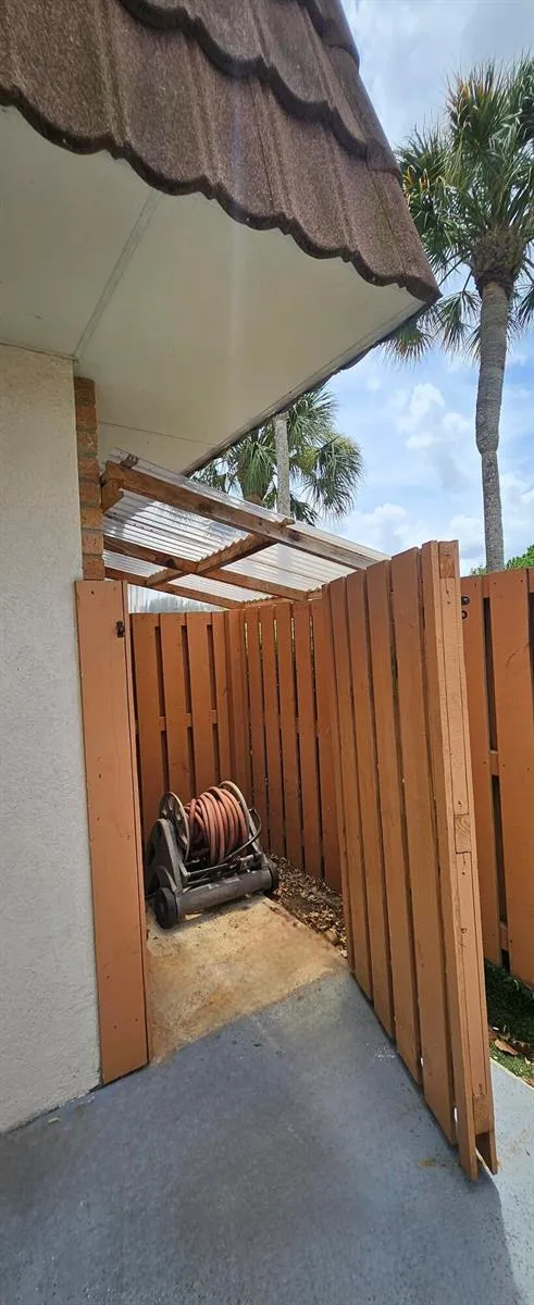 141 Heritage Way SE West Palm Beach, FL 33407