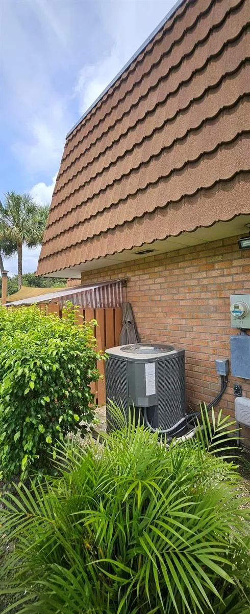141 Heritage Way SE West Palm Beach, FL 33407