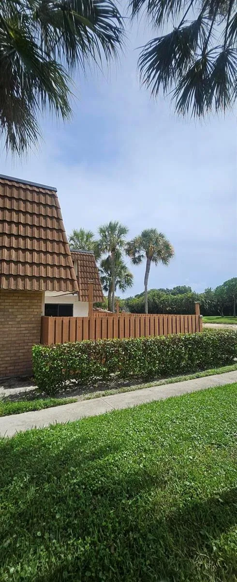 141 Heritage Way SE West Palm Beach, FL 33407