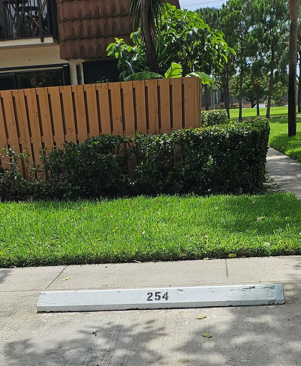 141 Heritage Way SE West Palm Beach, FL 33407