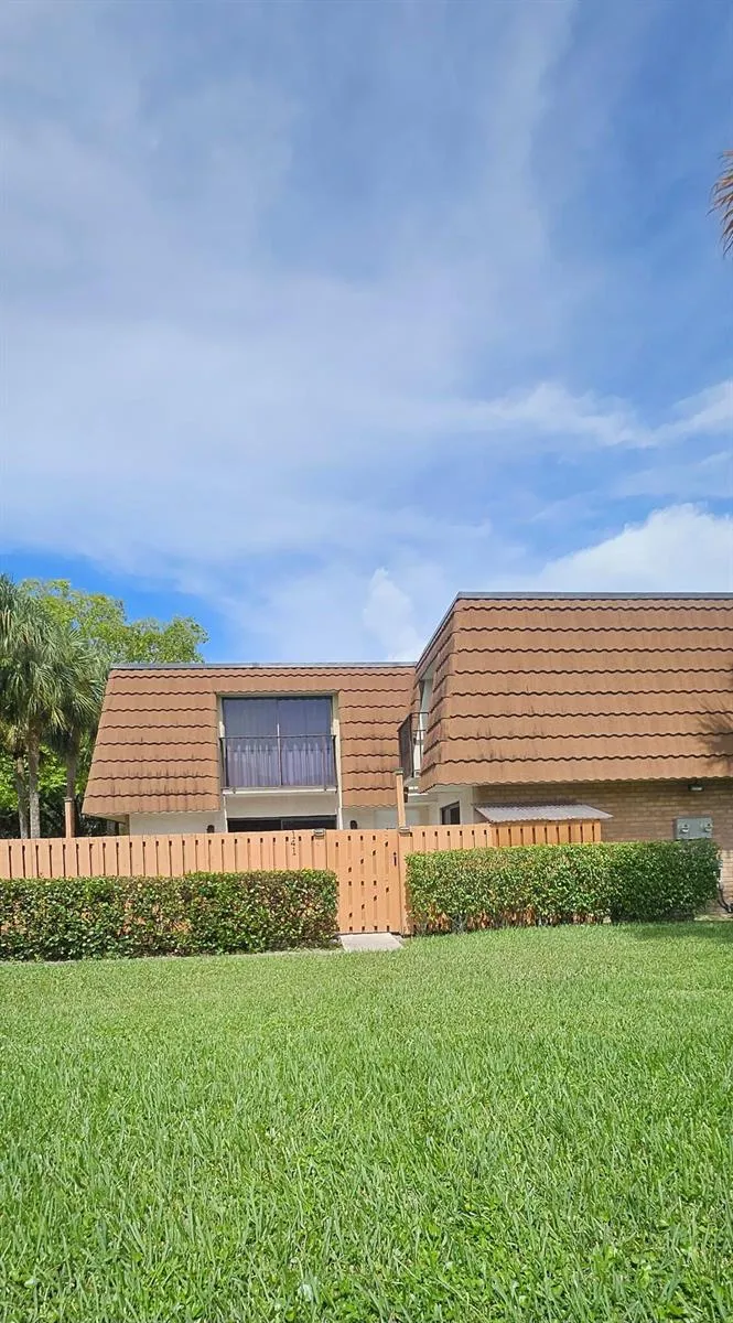 141 Heritage Way SE West Palm Beach, FL 33407