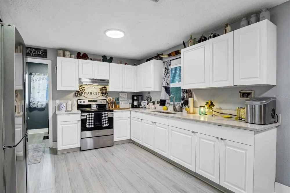 212 PIKE STREET Auburndale, FL 33823
