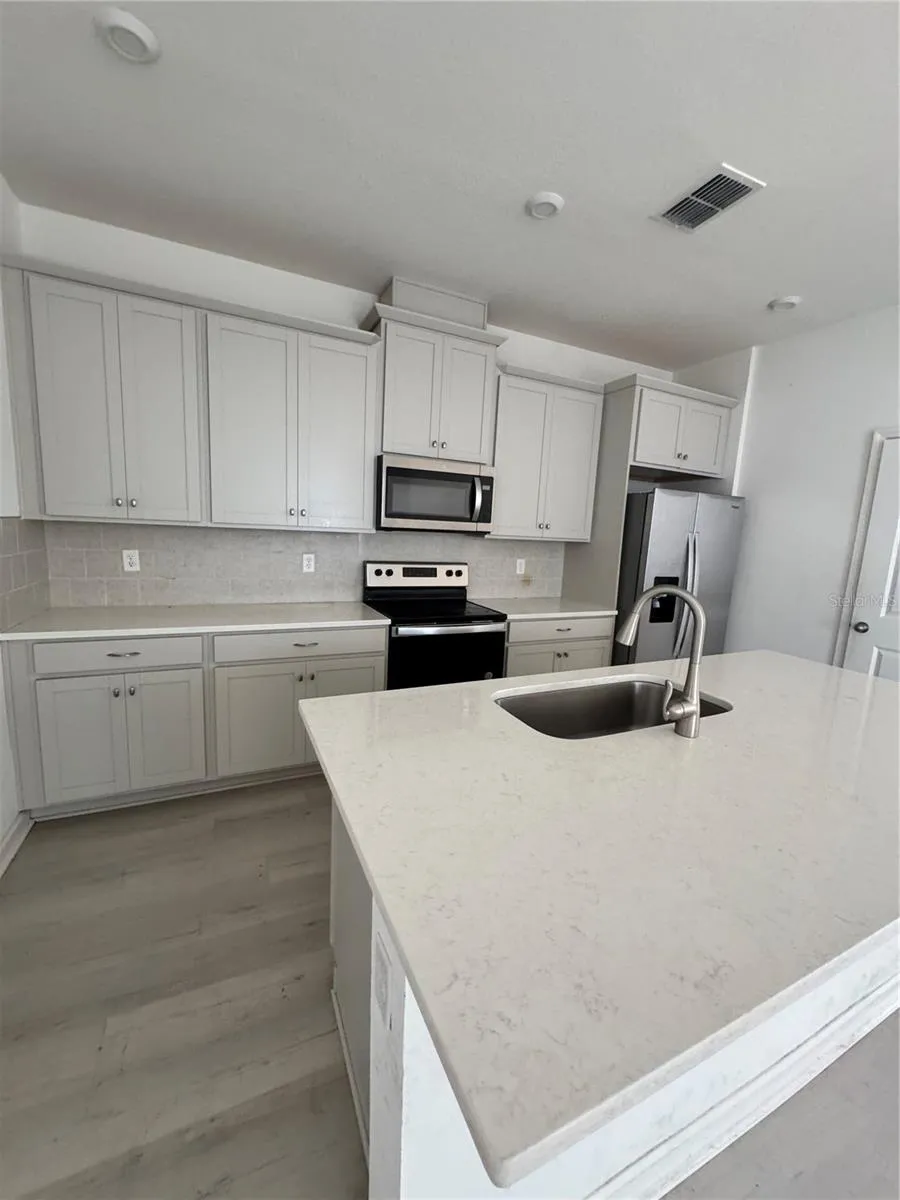 11420 SUNSAIL AVENUE Orlando, FL 32832
