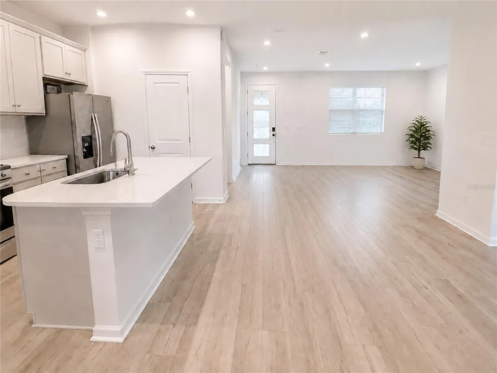 11420 SUNSAIL AVENUE Orlando, FL 32832