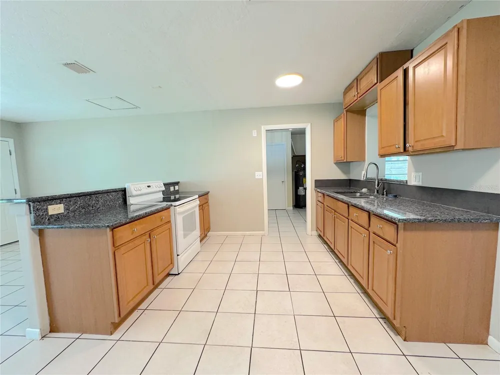 3883 HAWKEYE CIRCLE Sarasota, FL 34232