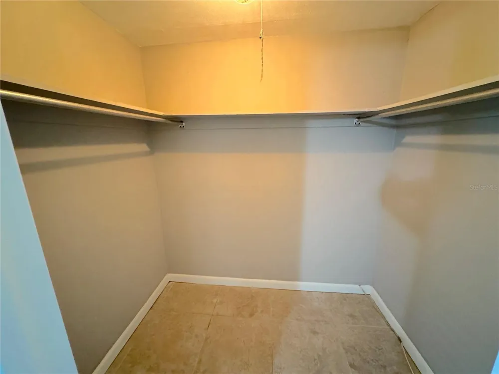 3883 HAWKEYE CIRCLE Sarasota, FL 34232
