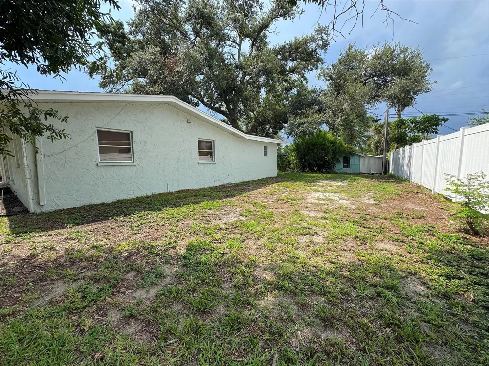 3883 HAWKEYE CIRCLE Sarasota, FL 34232