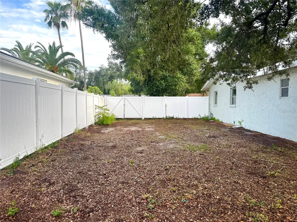 3883 HAWKEYE CIRCLE Sarasota, FL 34232