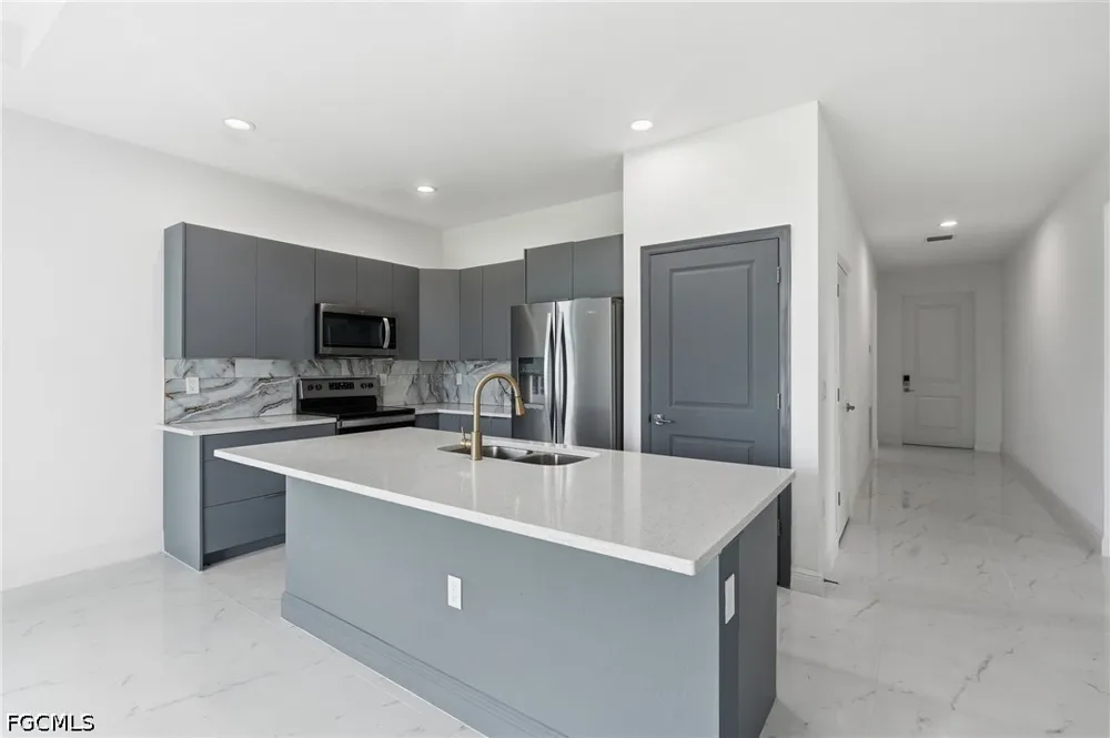 Alfa Court Labelle, FL 33935